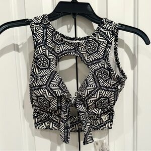 NWT Bralu yoga top Black and White Geometric pattern size M